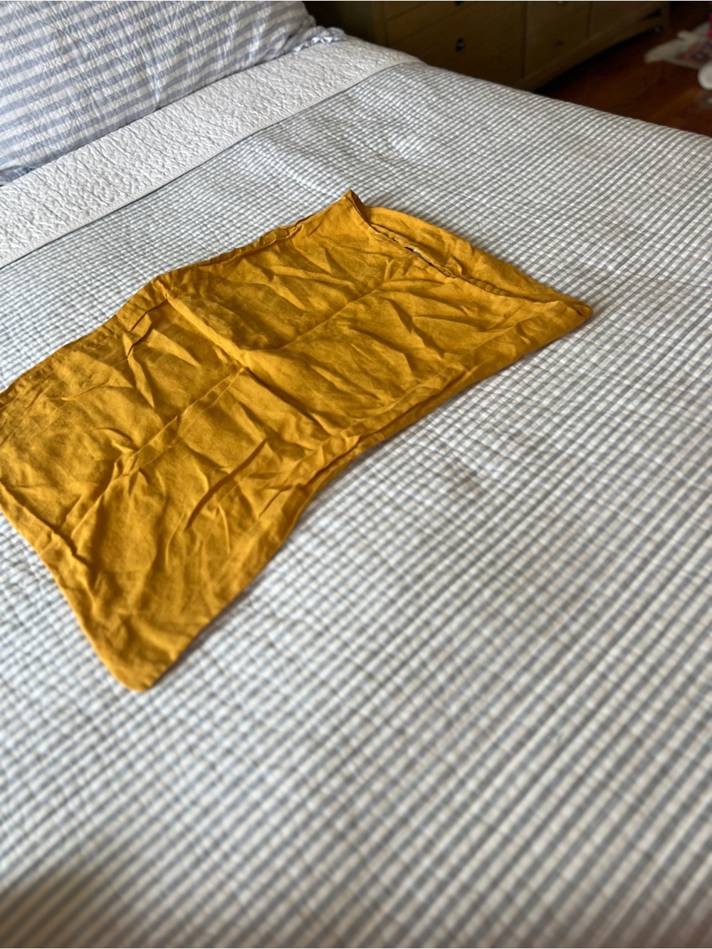 Linen Duvet Cover and Pillowcases - Picture 4 of 10